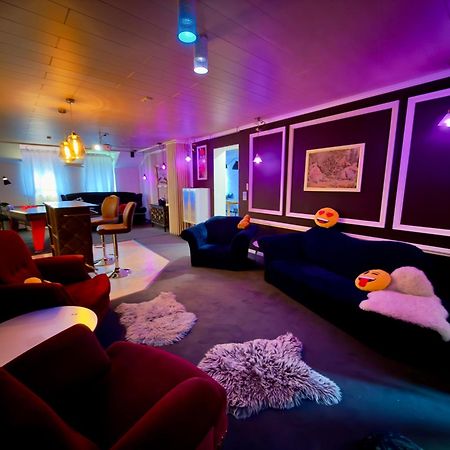 Bookeinfach Bad Ems - Private - Sauna Jacuzzi Whirlpool Swimmingpool Alahna Sup Beachvolleyball Billiards Ping Pong Cinema Theater Music Disco Ball Bbq Und Parkplaetze Exterior photo