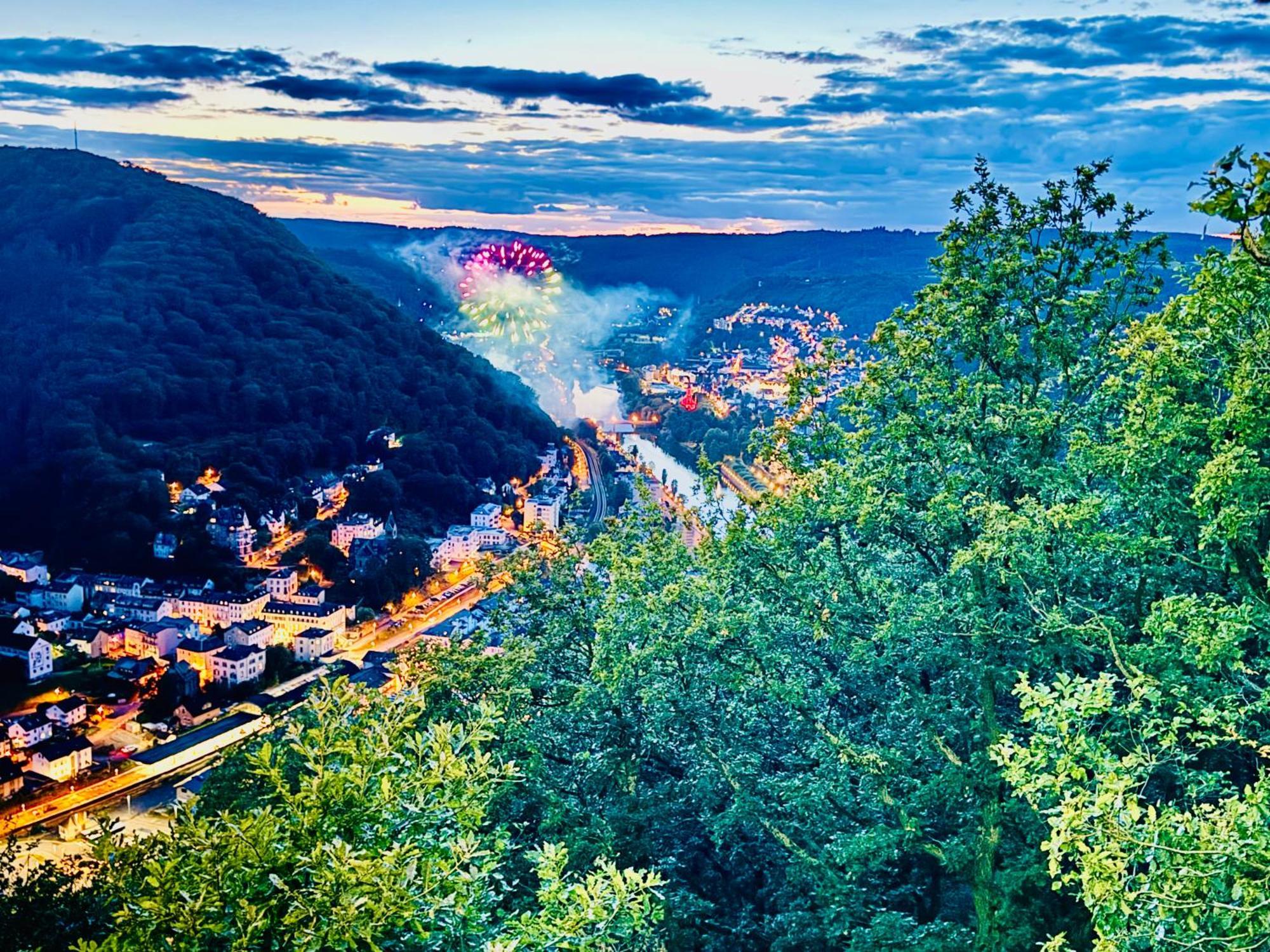 Bookeinfach Bad Ems - Private - Sauna Jacuzzi Whirlpool Swimmingpool Alahna Sup Beachvolleyball Billiards Ping Pong Cinema Theater Music Disco Ball Bbq Und Parkplaetze Exterior photo