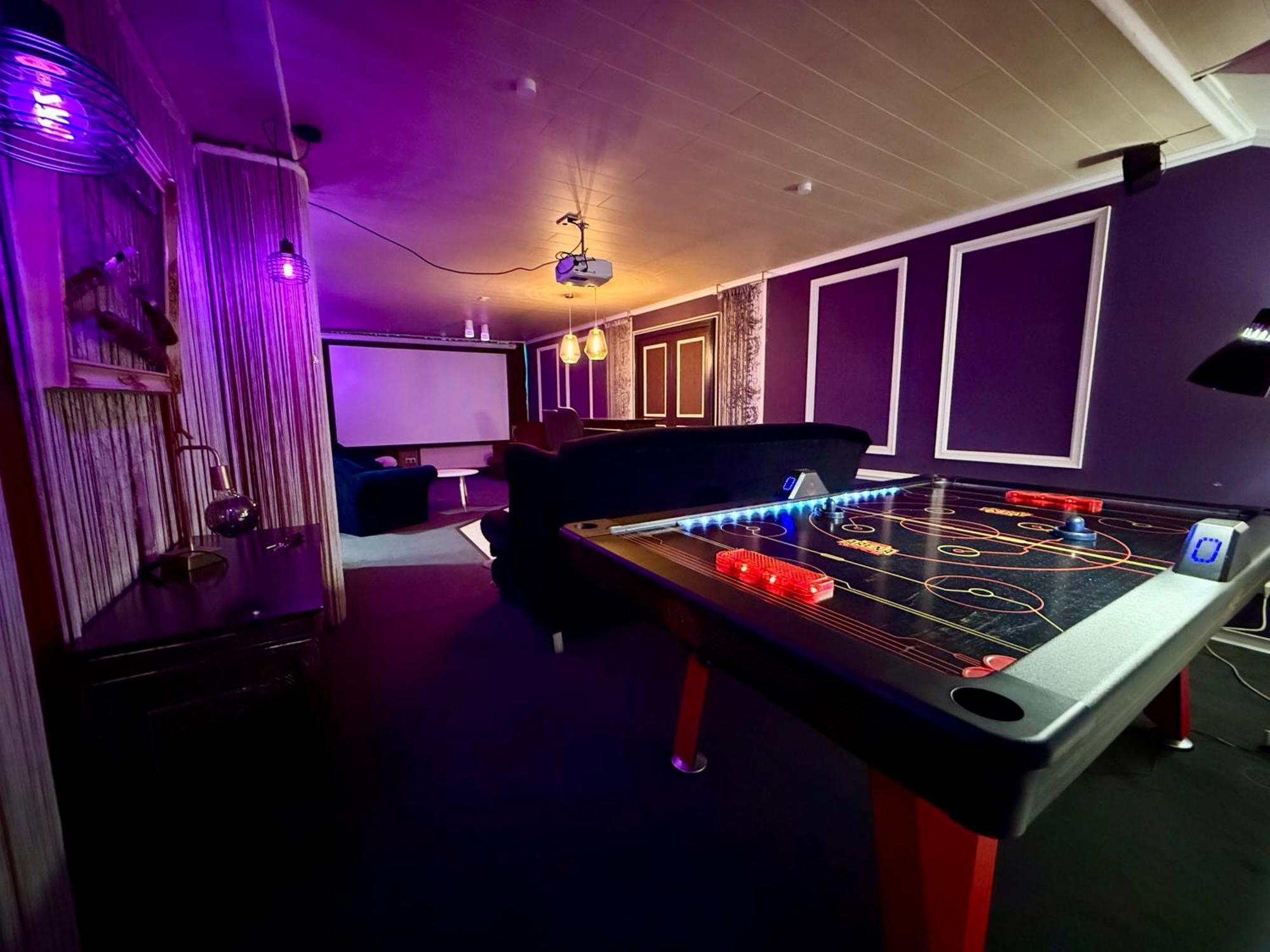 Bookeinfach Bad Ems - Private - Sauna Jacuzzi Whirlpool Swimmingpool Alahna Sup Beachvolleyball Billiards Ping Pong Cinema Theater Music Disco Ball Bbq Und Parkplaetze Exterior photo